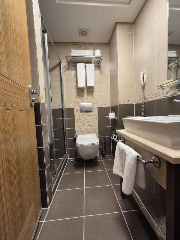 Standard Double Room image 3