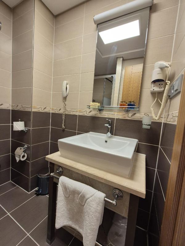 Standard Double Room image 2