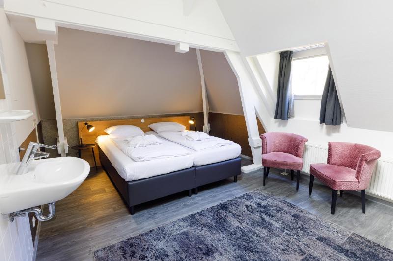 Double Room image 1