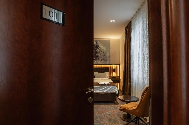 Deluxe Double Room with Balcony image 1