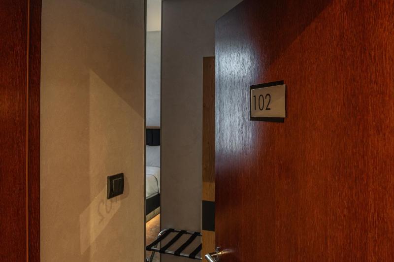 Superior King Room image 1