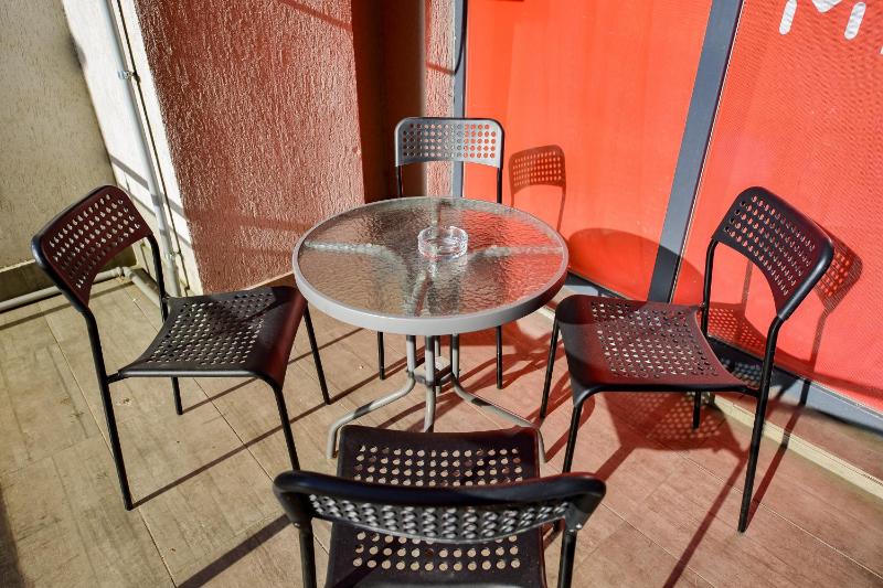 Deluxe One-Bedroom Apartment image 4