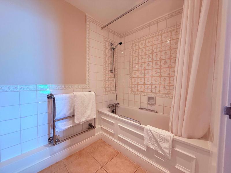 Standard Seaview Twin image 4