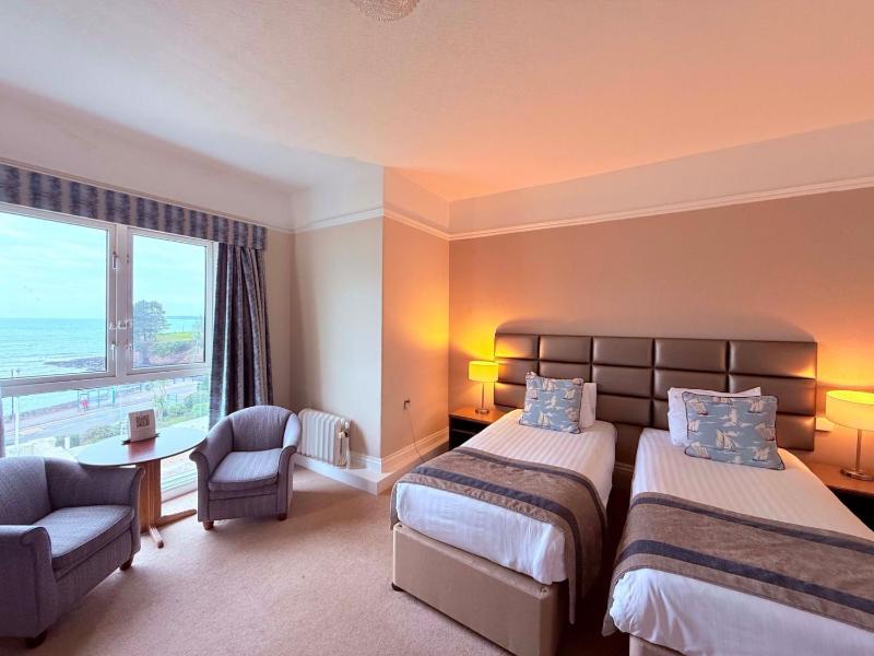 Standard Seaview Twin image 1