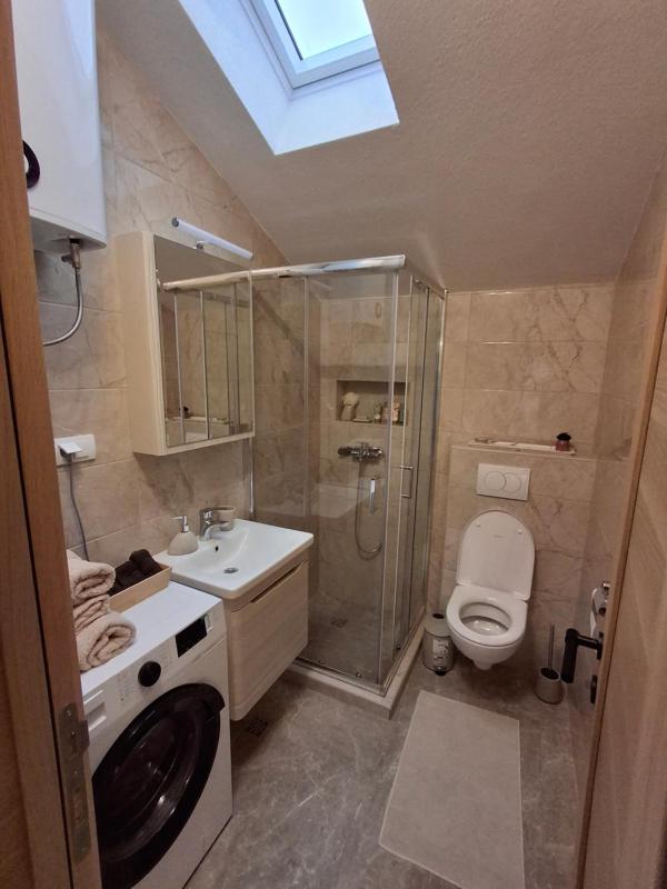 House 23 B2 - image 10