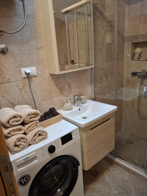 House 23 B2 - image 5