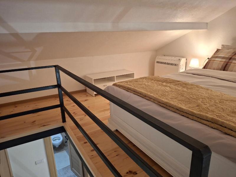 House 23 B2 - image 15