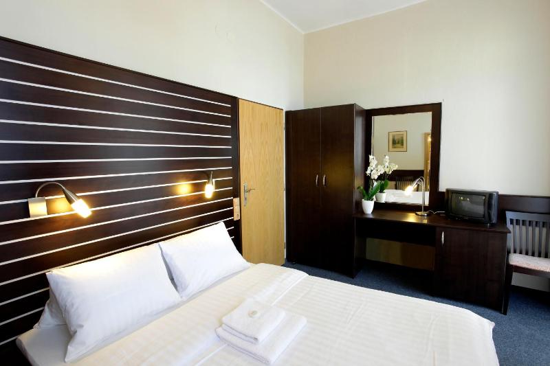 Double Room image 3