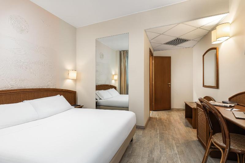 Superior Double or Twin Room image 3