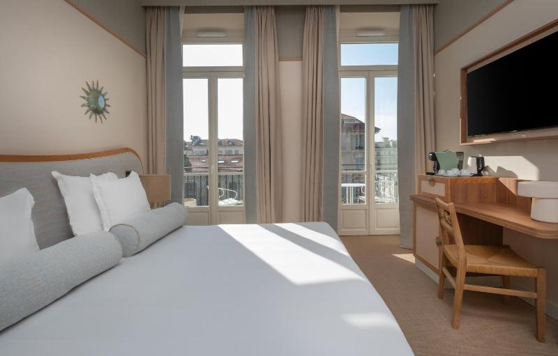 Executive Double or Twin Room image 1