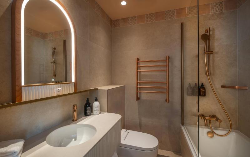 Executive Double or Twin Room image 4