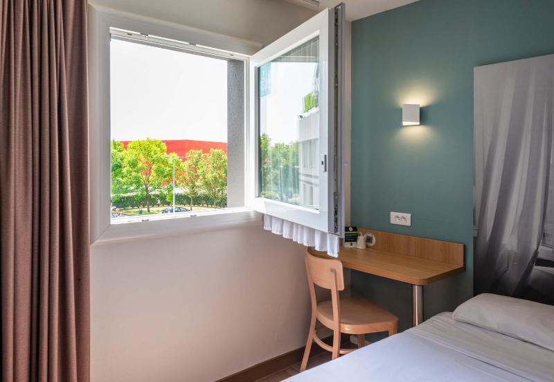 Double Room - Disability Access image 3