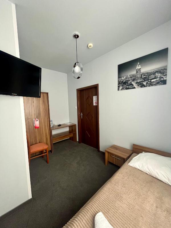 Large Twin Room image 1