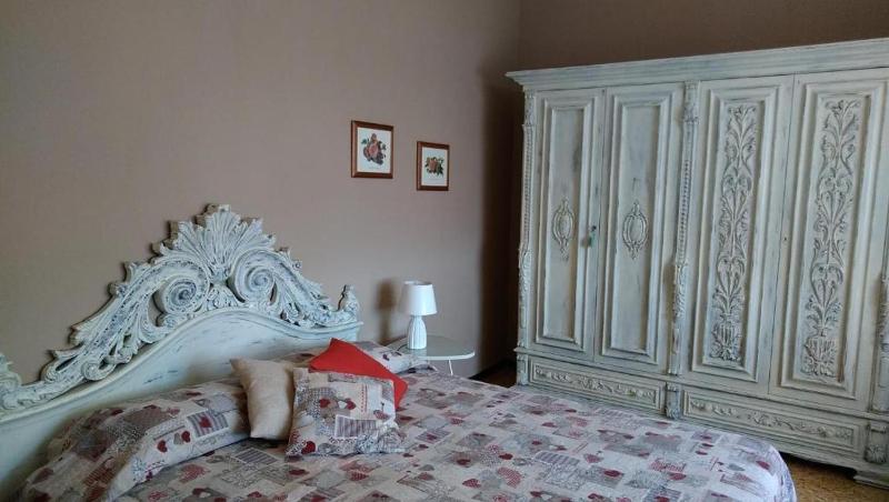 Standard Double Room with Shared Bathroom image 1