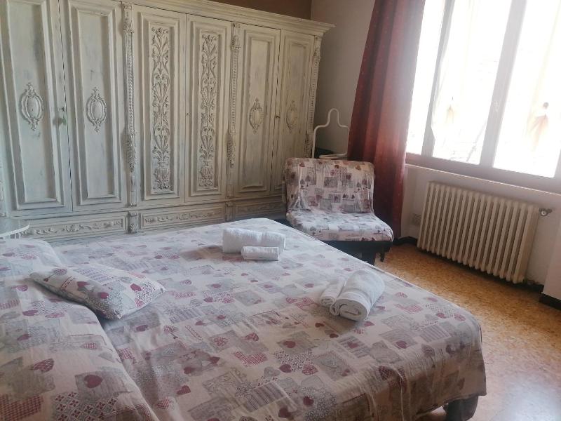 Standard Double Room with Shared Bathroom image 4
