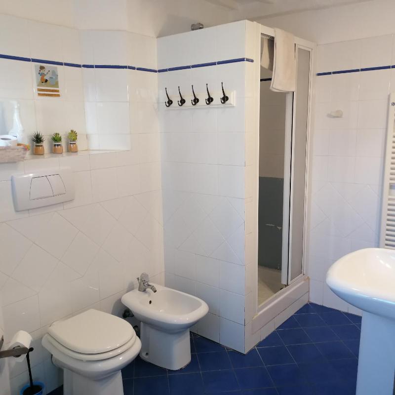 Standard Double Room with Shared Bathroom image 2