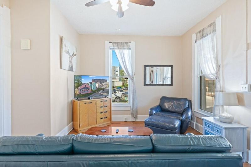 Indy Stadium Villas 702 - image 1