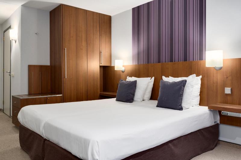 Standard Twin Room with Terrace image 3