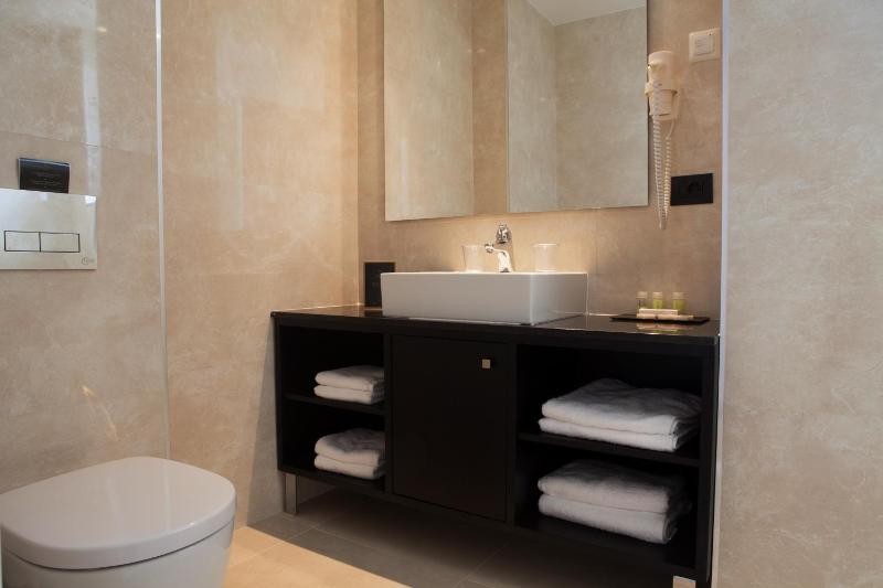 Suite with Sea View image 3