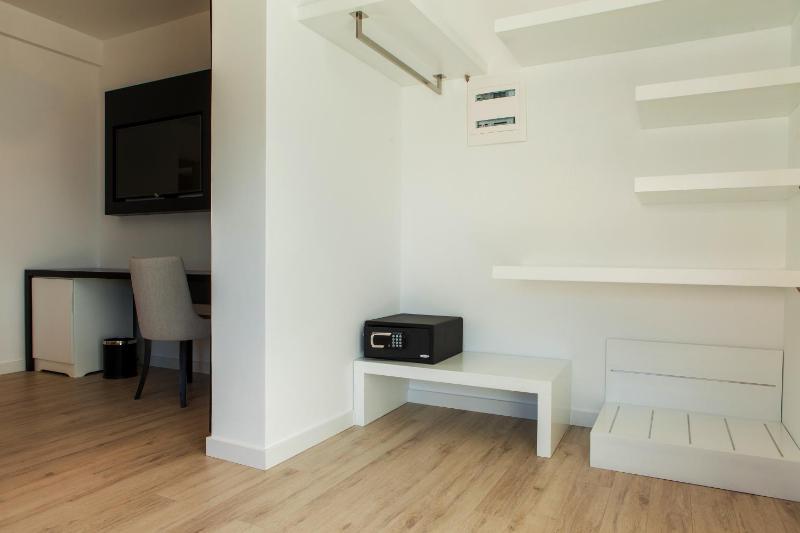 Suite with Sea View image 4