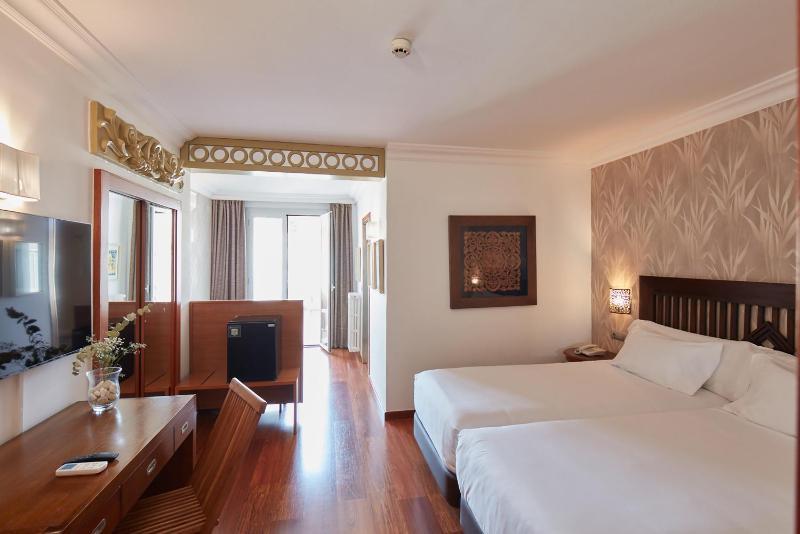 Superior Triple Room image 1