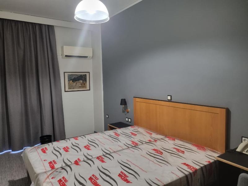 Classic Twin Room image 4