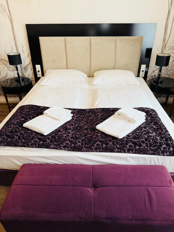 Superior Double Room with Balcony image 1