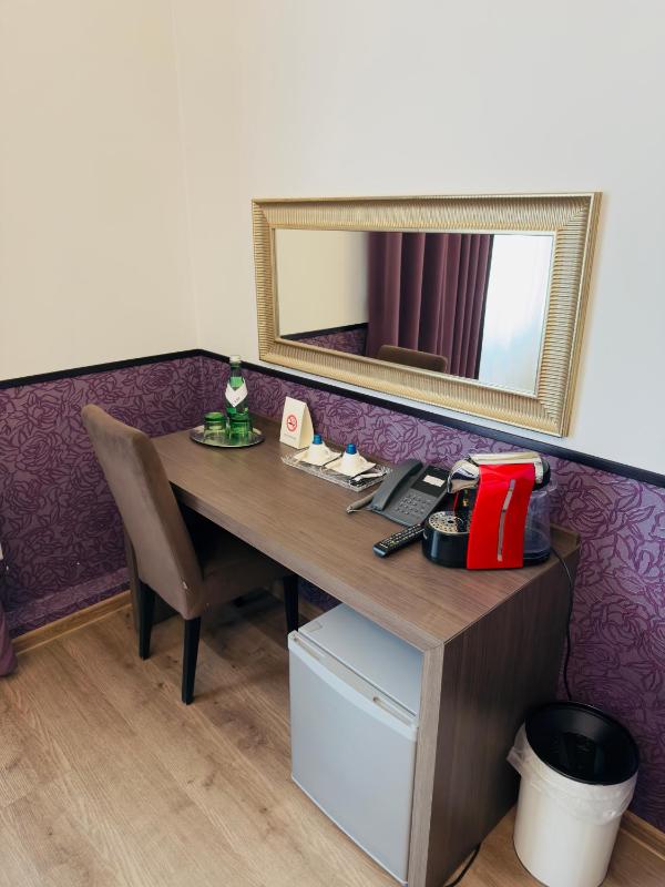 Superior Double Room with Balcony image 4