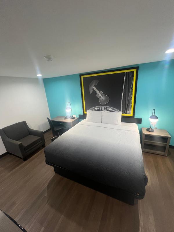 King Room - Non-Smoking image 2