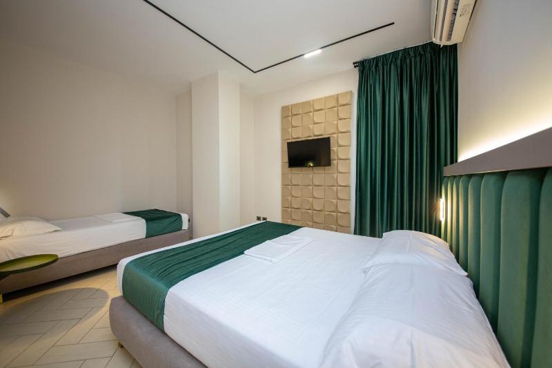 Triple Room with Balcony and Side Sea View image 3