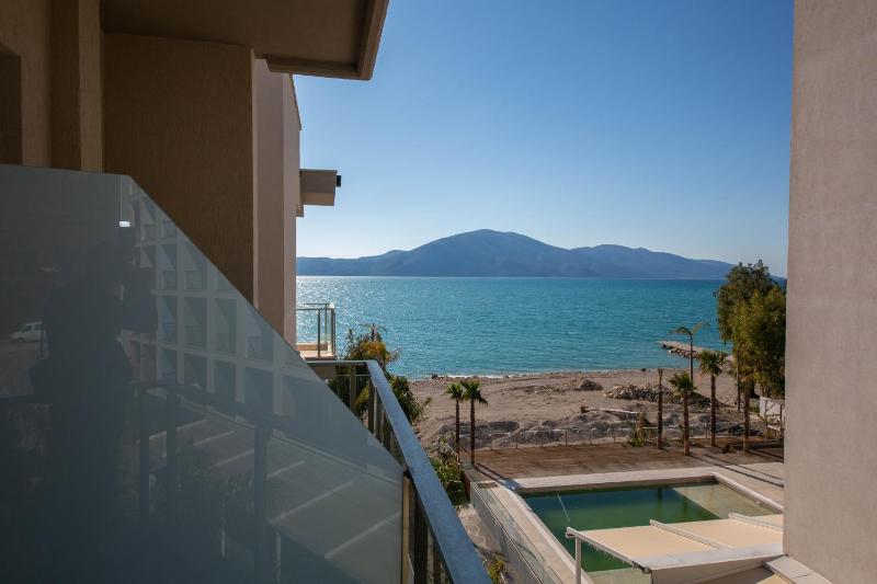 Double Room with Balcony and Partial Sea View image 2