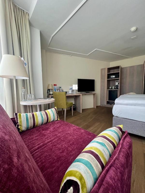 Superior Triple Room image 1