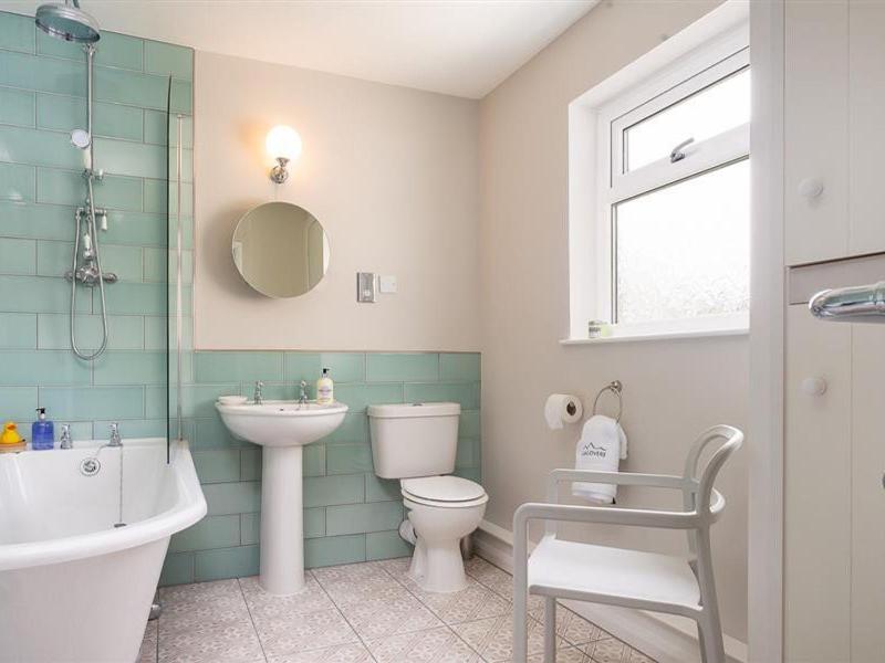 Bellflower Cottage - image 2
