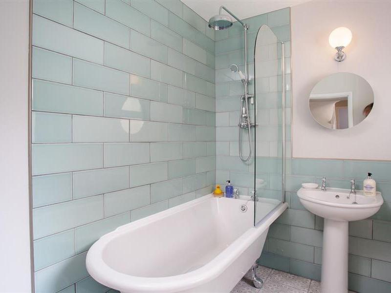 Bellflower Cottage - image 20