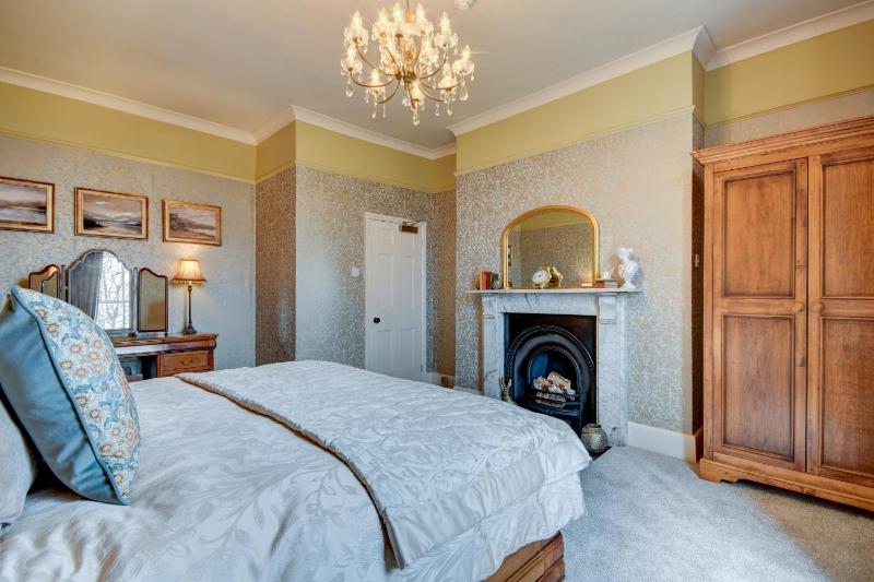 Superior King Room - Summer image 3