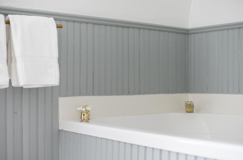 Queen Suite image 3