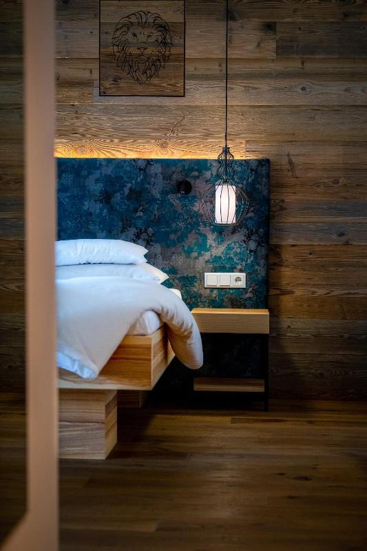 Double Room with Balcony image 1