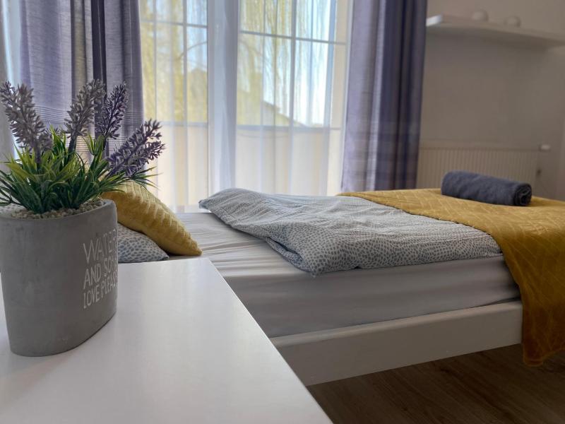 Single Room with Shared Bathroom image 1