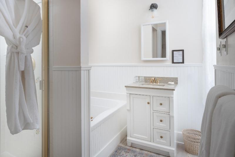 Queen Suite image 3