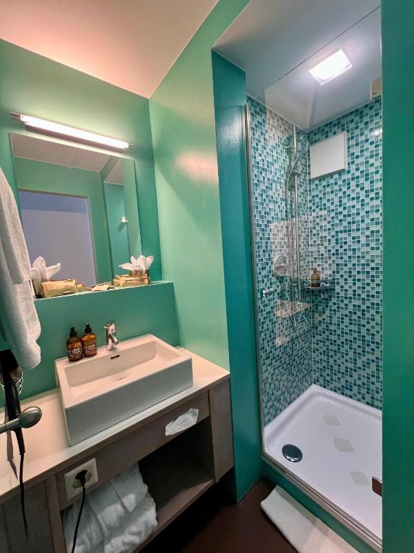 Superior Triple Room image 4