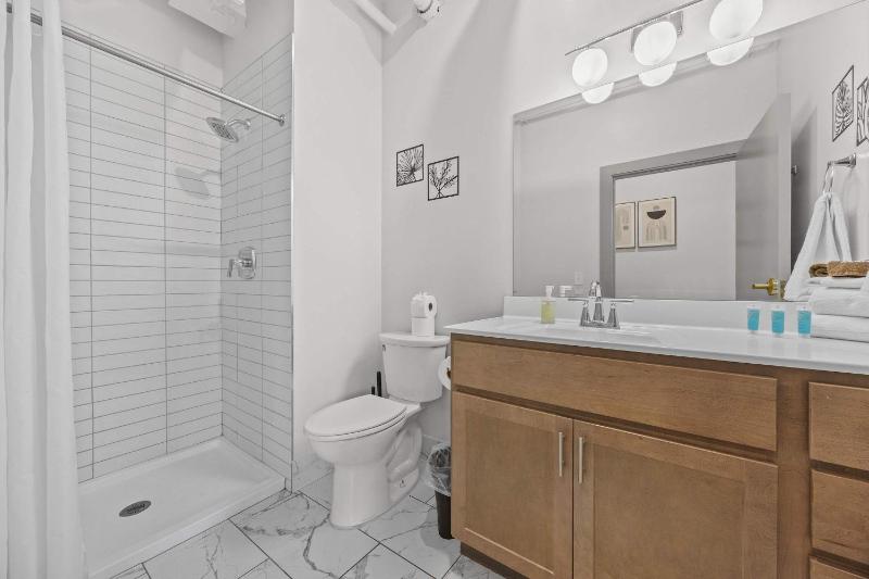 Bright and Modern Studio in Louisville # 108 - image 19