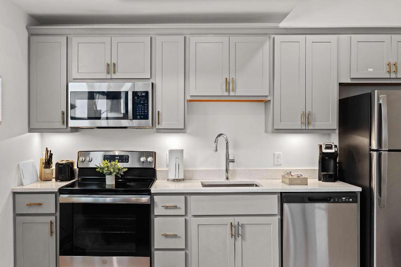 Bright and Modern Studio in Louisville # 108 - image 34