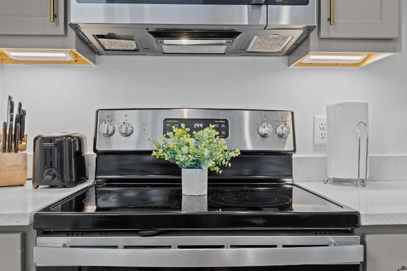 Bright and Modern Studio in Louisville # 108 - image 45
