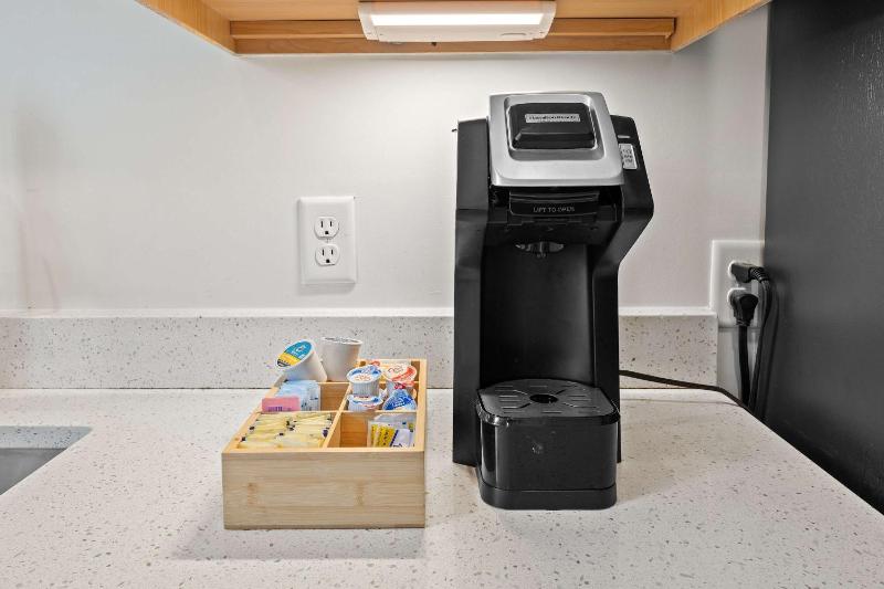 Bright and Modern Studio in Louisville # 108 - image 13