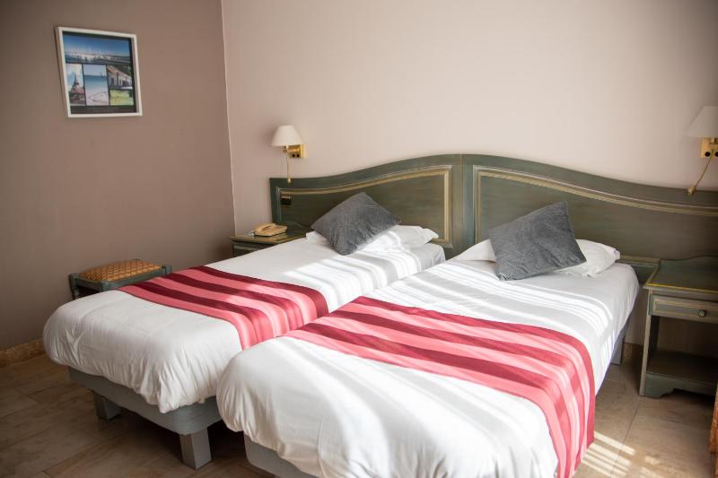 Twin Room image 1