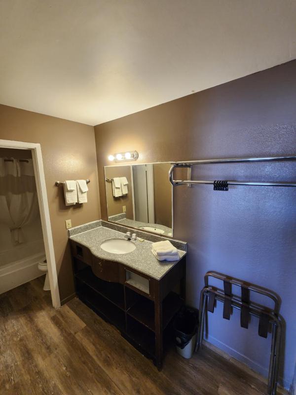 Double Room with Private Bathroom image 2