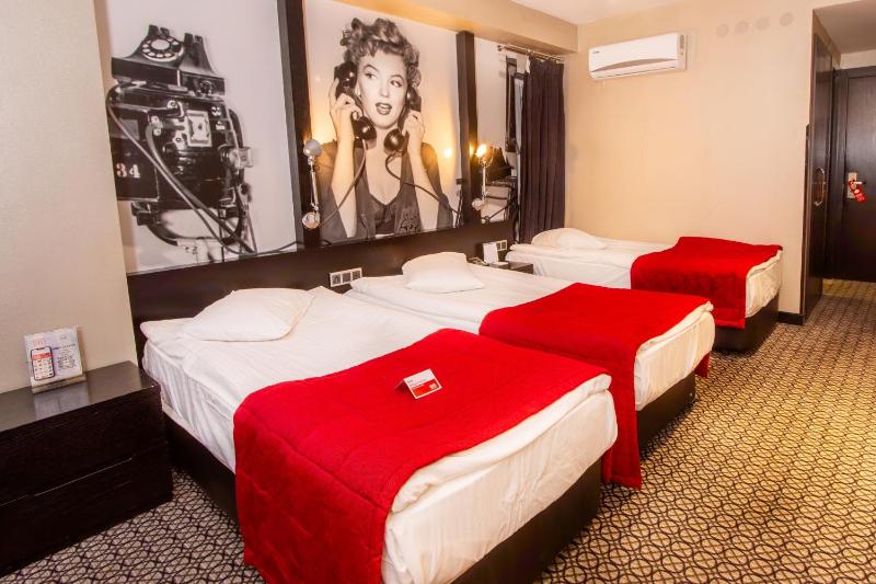 Standard Triple Room image 4