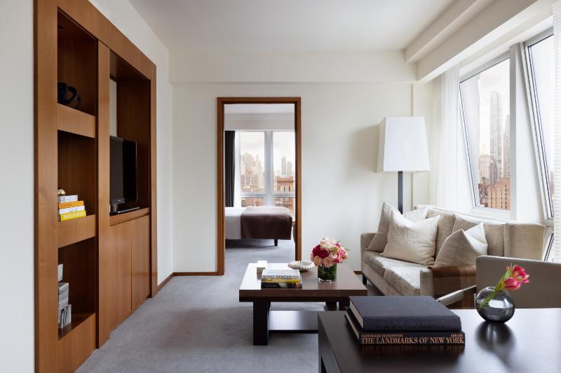 Club One-Bedroom Empire State View Suite image 2