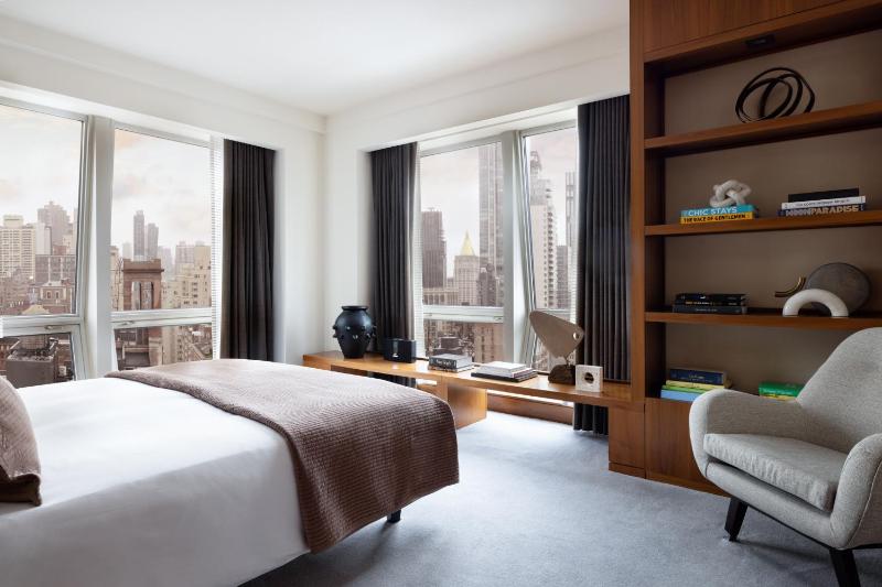 Club One-Bedroom Empire State View Suite image 3