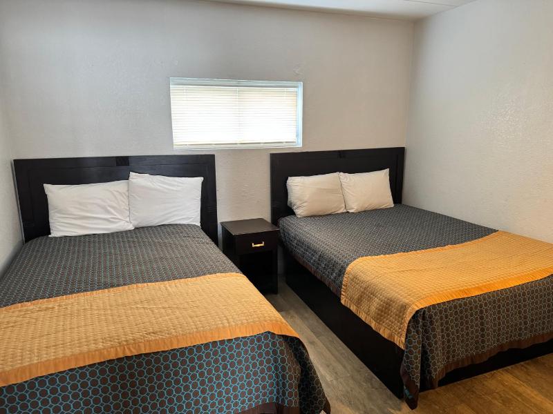 Double Room with Two Double Beds image 3